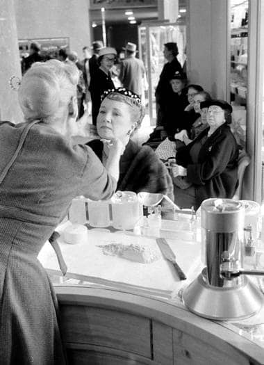 1956 Charles of the Ritz powder bar in San Francisco