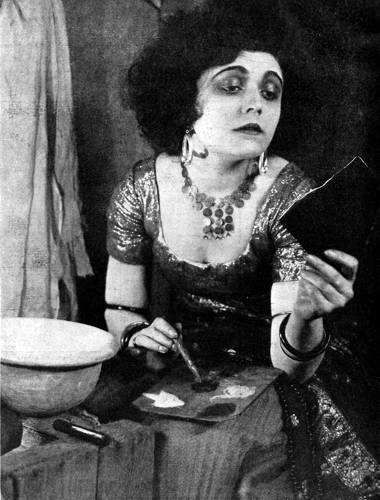 1922 Pola Negri applying make-up