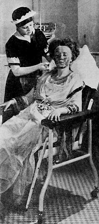 1924 Phyllis Haver Mineralava treatment in The Perfect Flapper