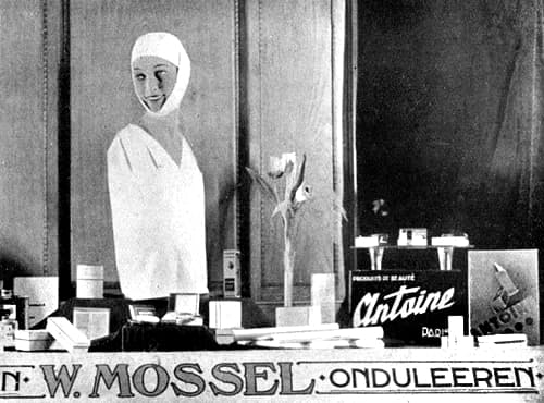 1933 Window display for Antoine products in Rotterdam
