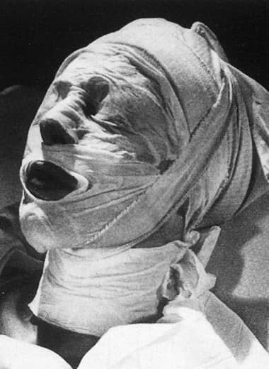 1939 Elizabeth Arden Firmo-Lift Face Treatment
