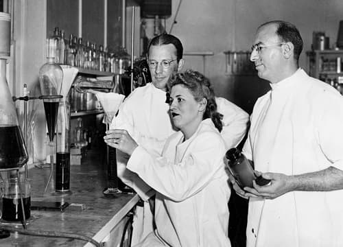 Jacqueline Cochran in the laboratory