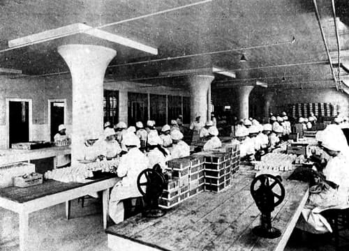 1925 Manufacturing Palmolive toiletries in Wisconsin