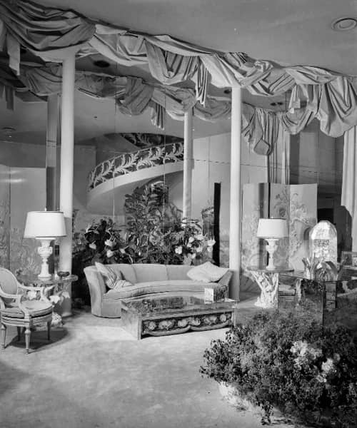 1947 Interior of Coty store