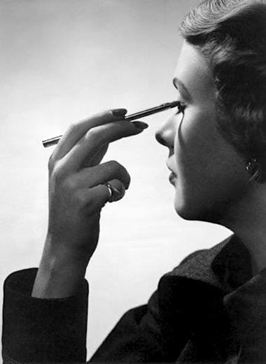 1951 Gala Eye Line Shadow