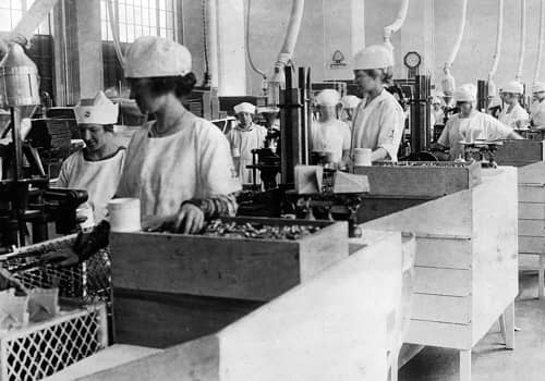 Women manufacturing Jiffy-Jell