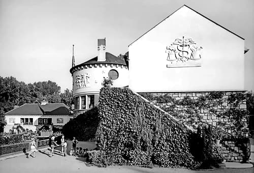 Central communal hall and residence
