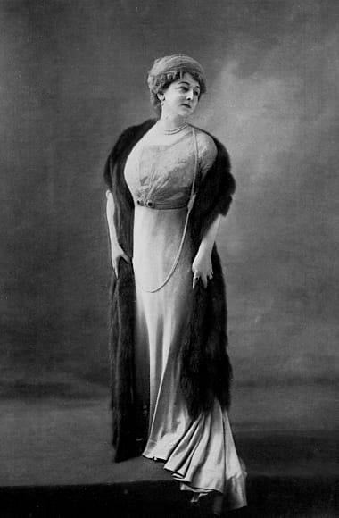 1910 Madame Victor Merle