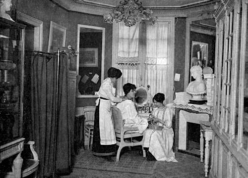 1912 Institut de Beaute treatment room
