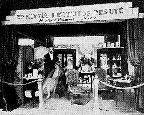 1927 Klytia stand at the Exposition de la Coiffure et de la Parfumerie in Paris