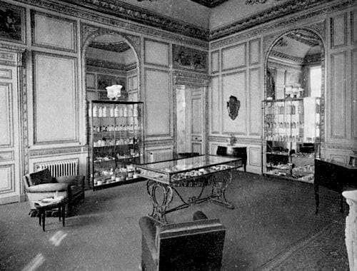 1936 Institut de Beaute salesroom