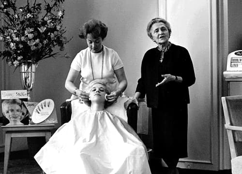 1962 Nadia Payot doing a demonstration at the Hotel Carlton, Paris