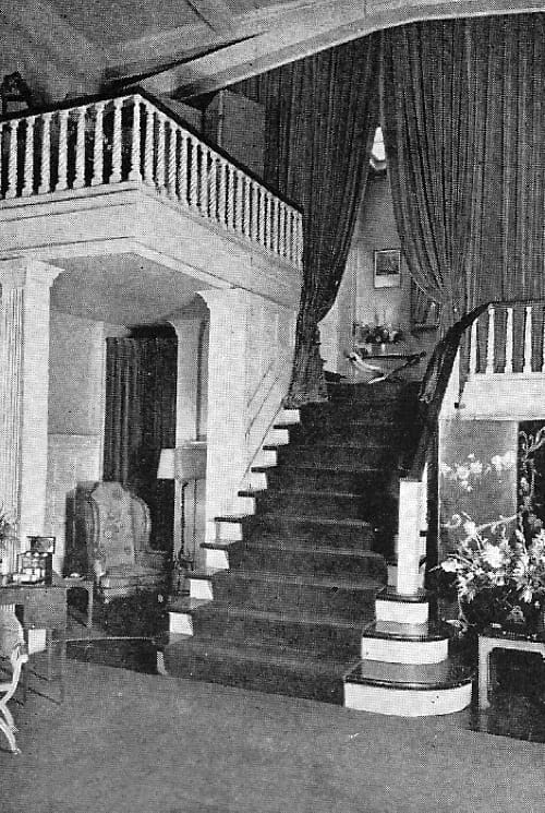 Back of the reception room