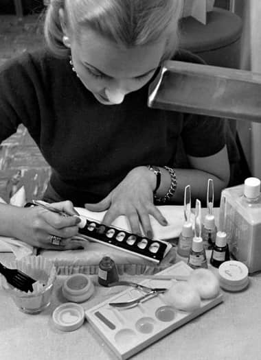 1952 Revlon manicurist using a nail template