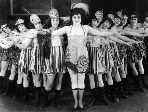 1913 Chorus Girls