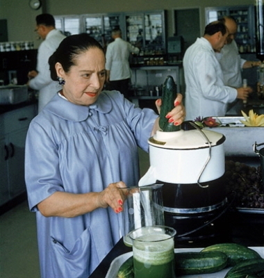 1956 Helena Rubinstein juicing cucumbers