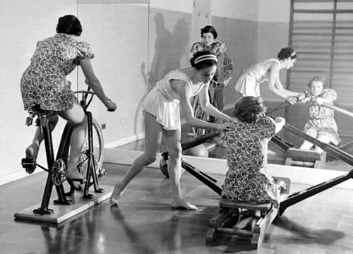 1937 Gymnastic treatments