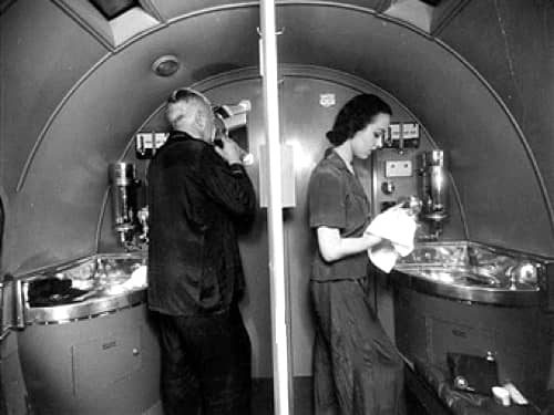 1937 United Airlines Skylounge Mainliner washrooms