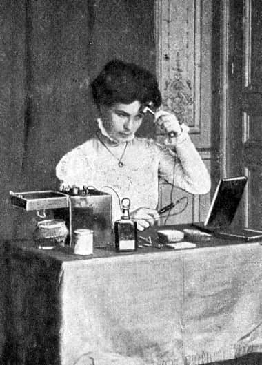 Electrical treatment for blackheads