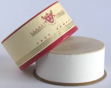 Evelyn Astrova powder box