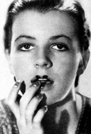1932 The three-dot method for applying lip rouge