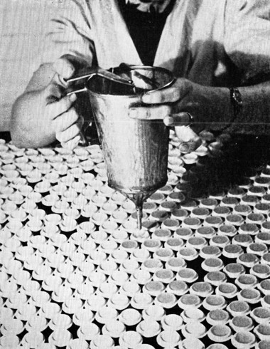 1937 Dispensing either cream or paste rouge into rouge pots