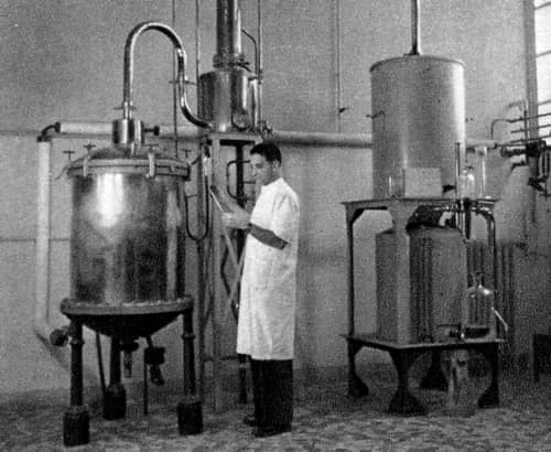 1948 French laboratory producing hormone extracts