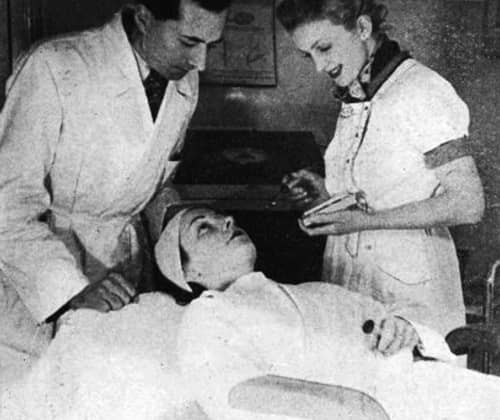 1937 Rene Guinot supervising a desincrustation treatment
