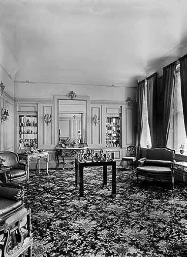 1922 Waiting room in the London salon