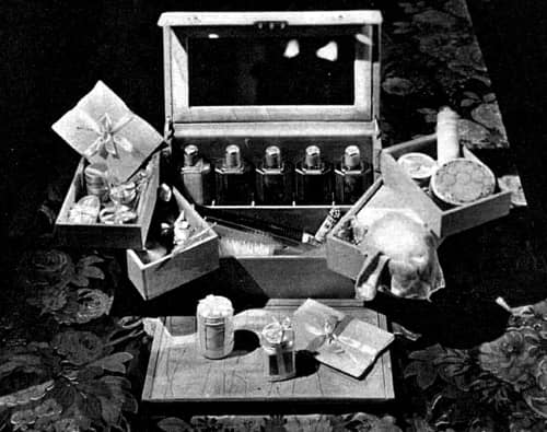 1929 Elizabeth Arden Beauty Box