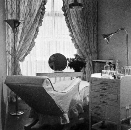 1939 Treatment room in the Paris salon