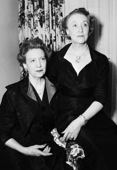 1952 Elizabeth Arden and her sister Gladys
