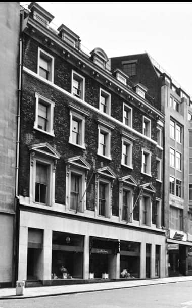 1975 Elizabeth Arden salon in New Bond Street