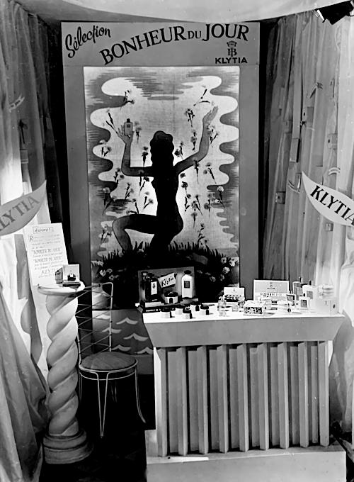 Bonheur du Jour display