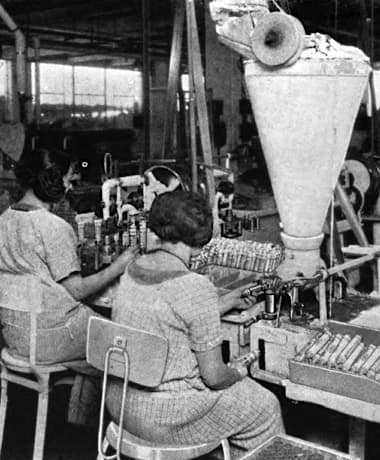 1924 Filling tubes of Pebeco at the Bloomfield plant