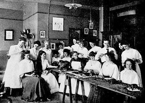 1907 Hairdressing class at a Marinello School