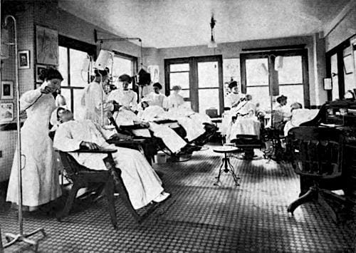 1910 Class at a Marinello School