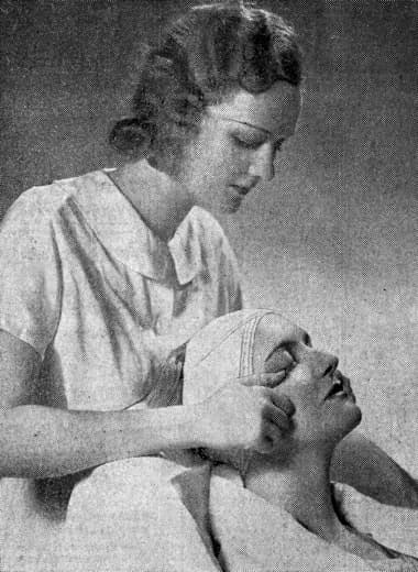 1935 Skin pinching in the Payot massage routine