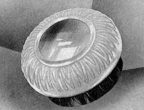 1931 Mirror in the glass base of the Powder-Cream