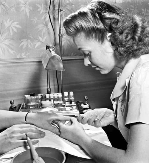 1942 Revlon manicurist