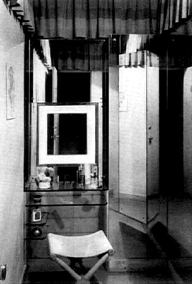 1937 Make-up station in the Helena Rubinstein salon