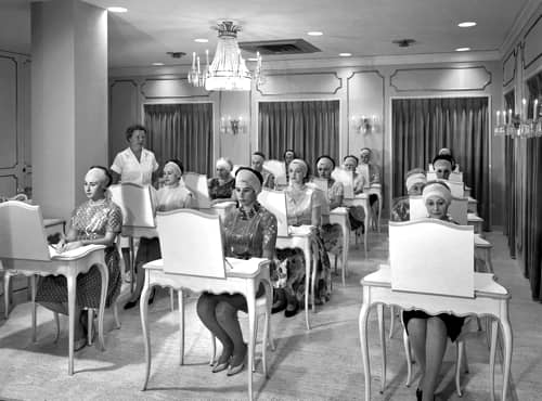 1961 Beauty class in the New York salon