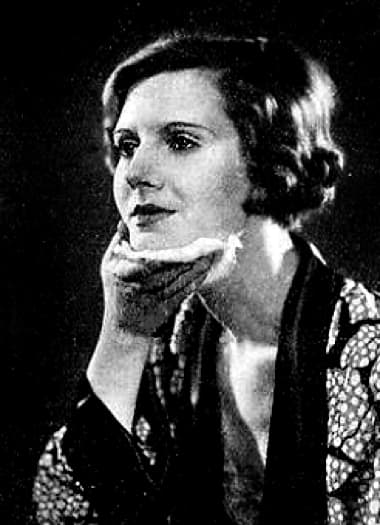 1925 Using an astringent pad